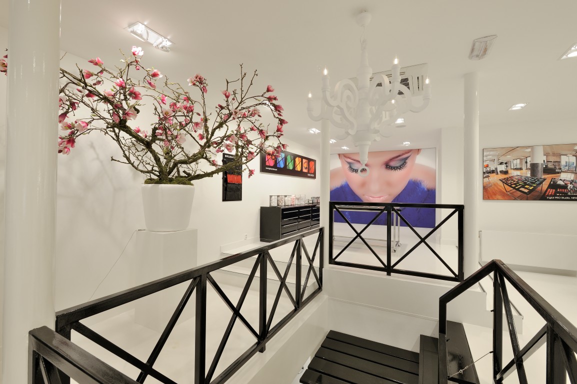 Design Innenausstattung Schönheitssalon Inglot, Amsterdam