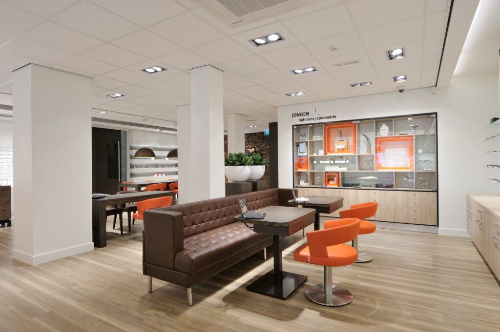 Jongen, Ladenbau Optik, Heerlen