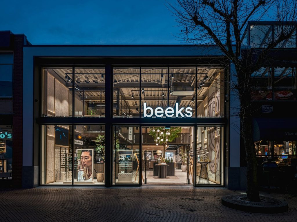 Vooraanzicht winkel Beeks